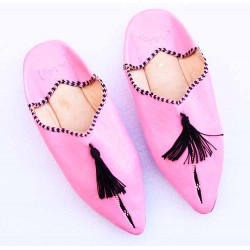 pompom-slippers-pink